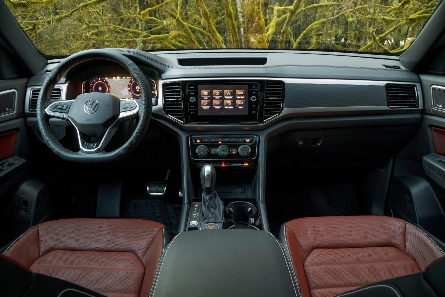 Торпедо Volkswagen Atlas Cross Sport SEL R-Line 2020 года  (фото 42 из 43)